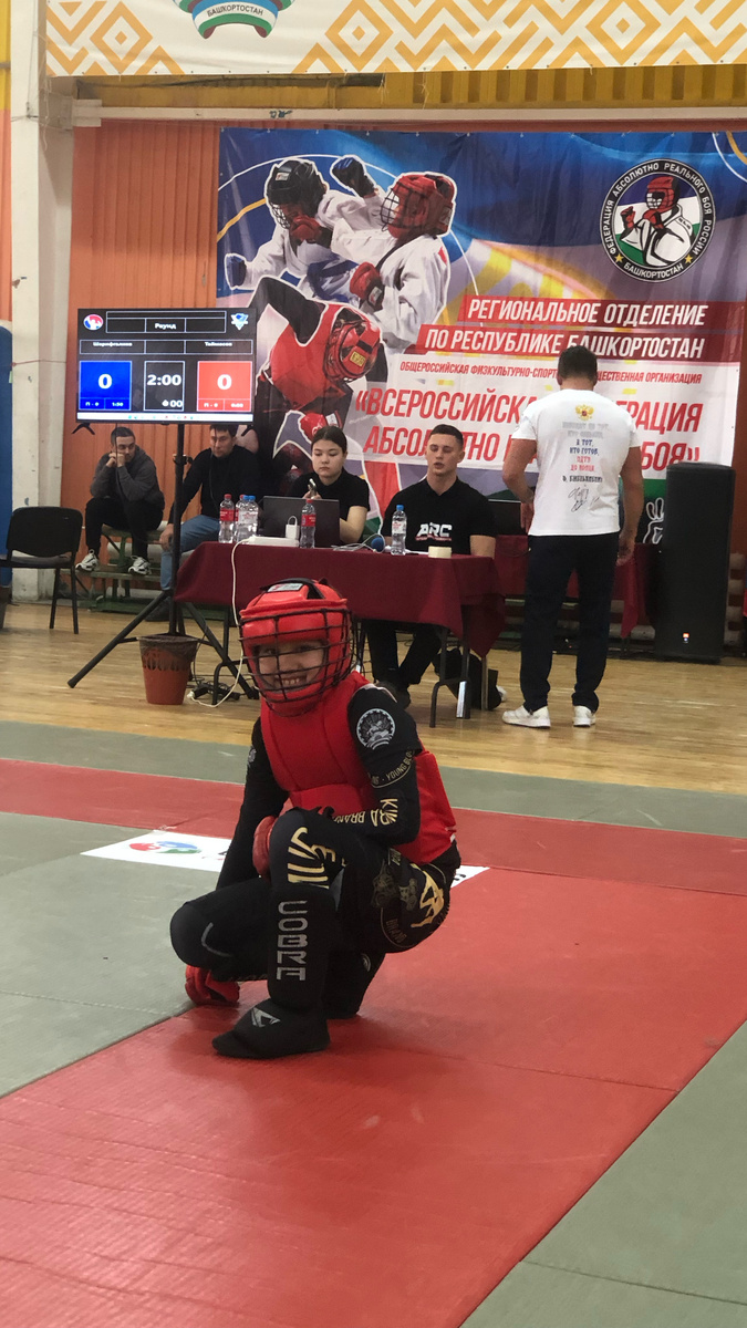 На фото мой воспитанник вышел на бой по АРБ.