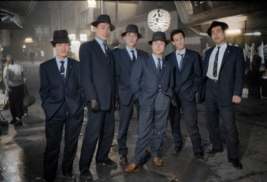 Фотограф: Эд Ван Дер Элскен.