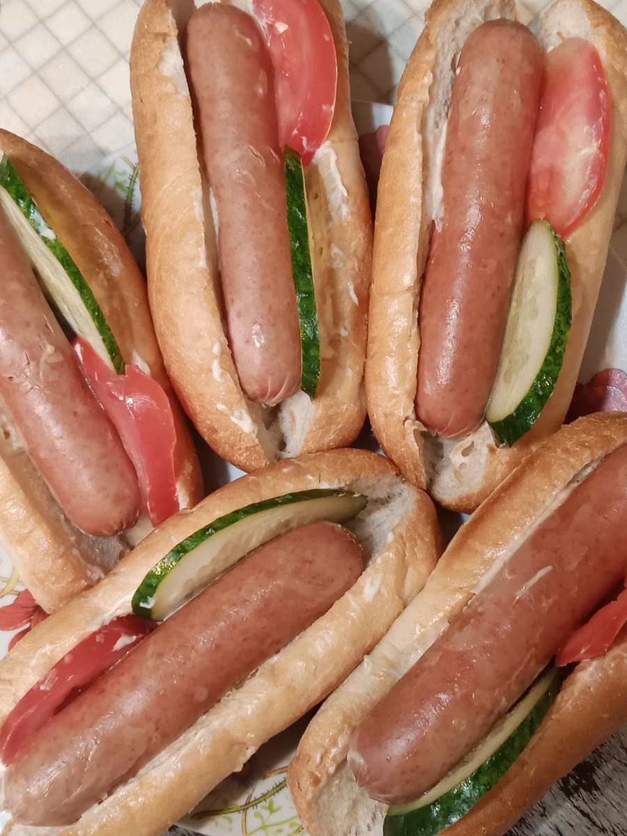 Пол вечера я провела на кухне, но зато все довольны. Сегодня готовили жаркое из печени и сердца, сварили суп, хот доги и шаурму. 