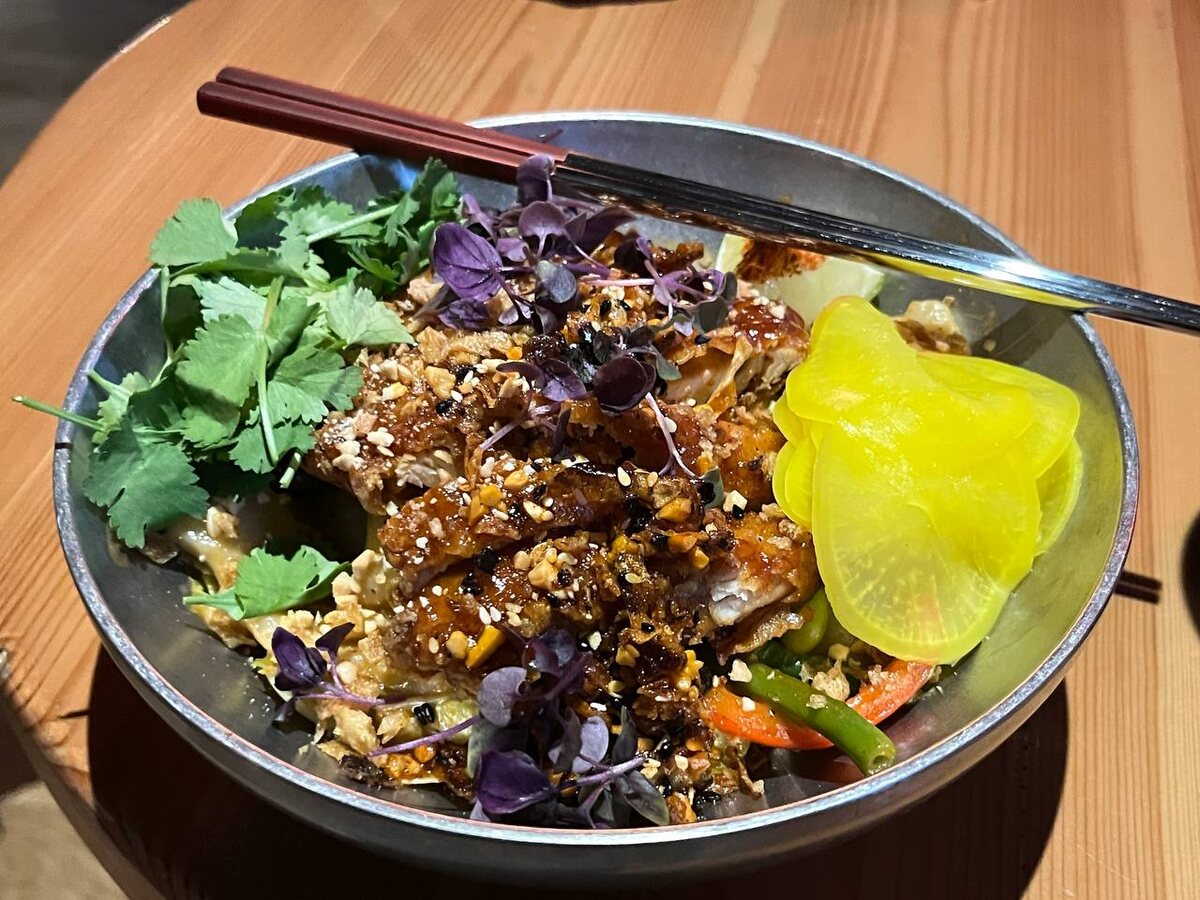 Head bar: Лапша с корейской курицей и жареным тофу