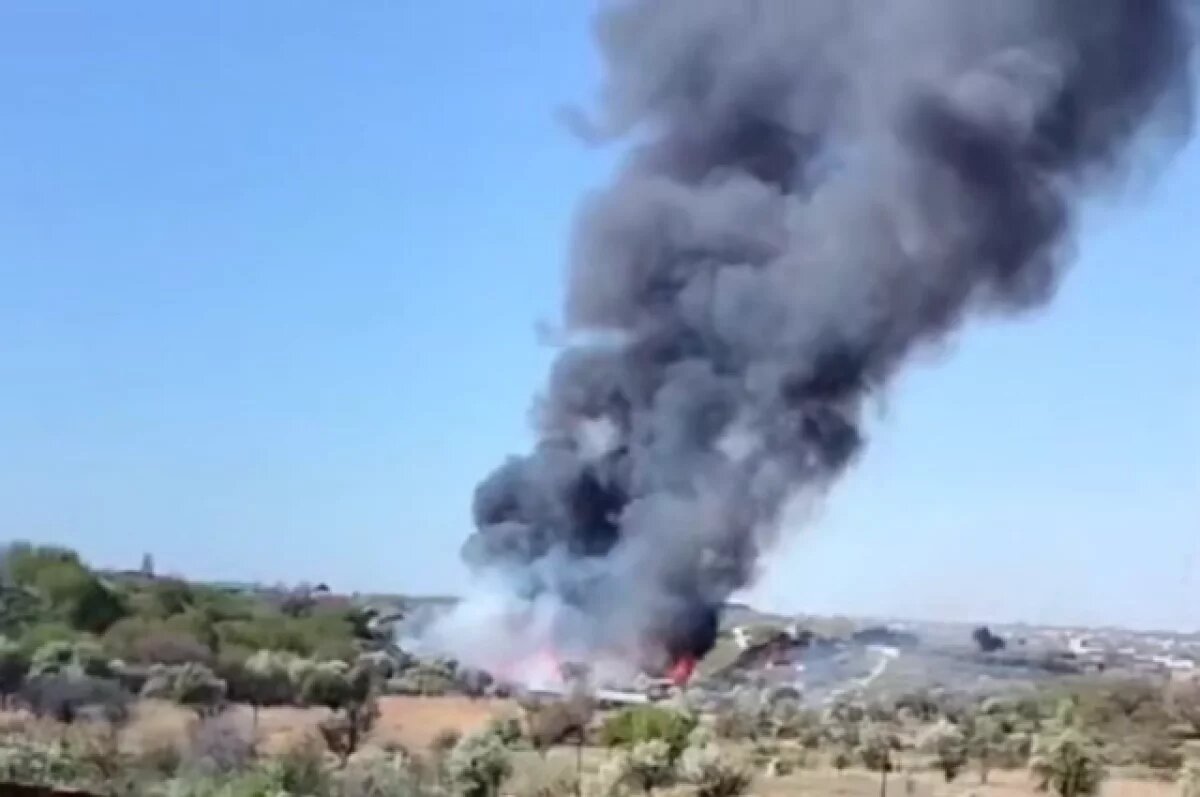    Пугающий пожар, подобравшийся к жилым домам, сняли на видео в Волгограде