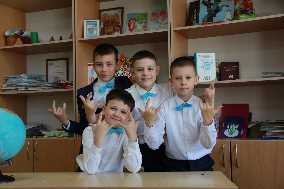 Марк слева крайний, Аким - справа