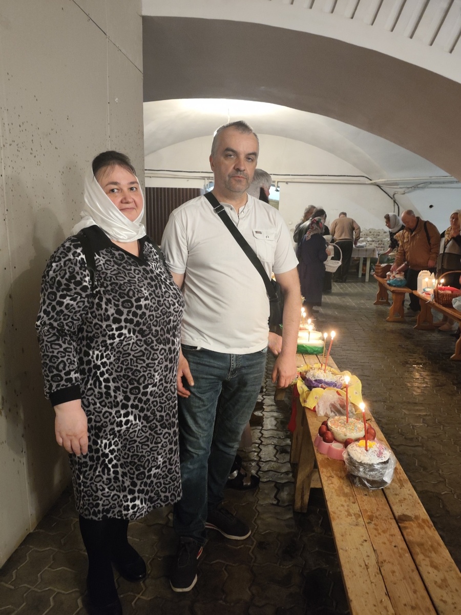 В Боолюбском соборе светим куличи. Знаю, что поправилась ( работа сидячая, но сейчас на пути к постройнению, будет вдохновение, напишу)