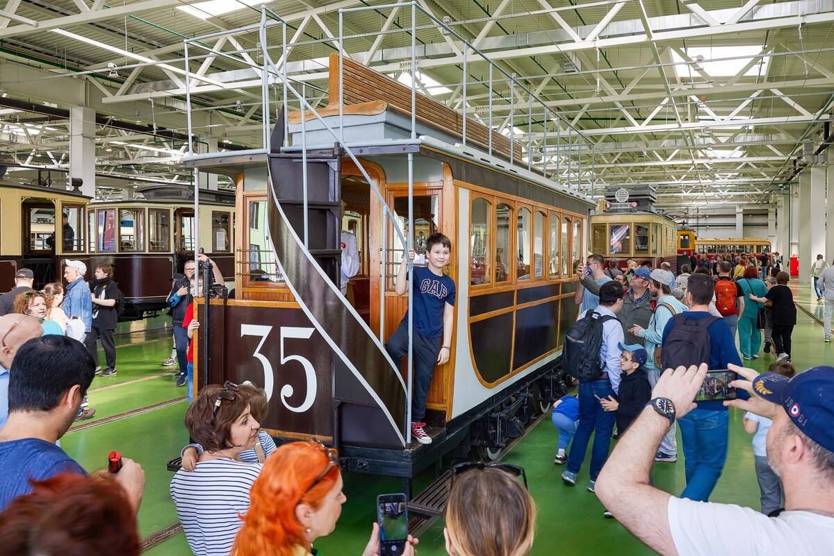    Московский парад трамваев привлек рекордное число посетителей