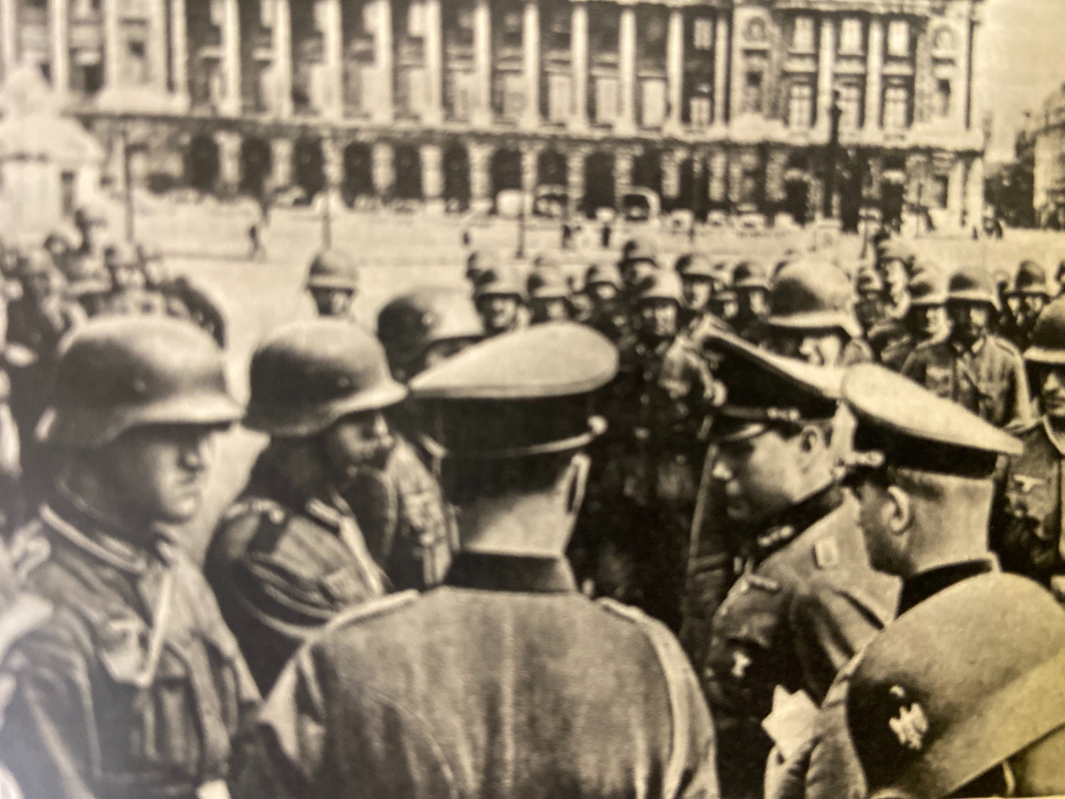 Преемник Гитлера в тени виселицы.