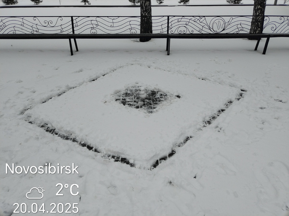 Иконка Roblox на снегу от автора канала.