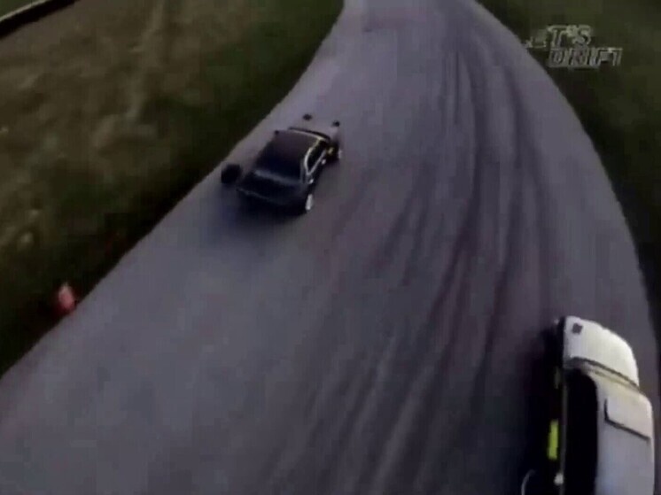     Момент возвращения шины. Фото: vk.com/letsdrift