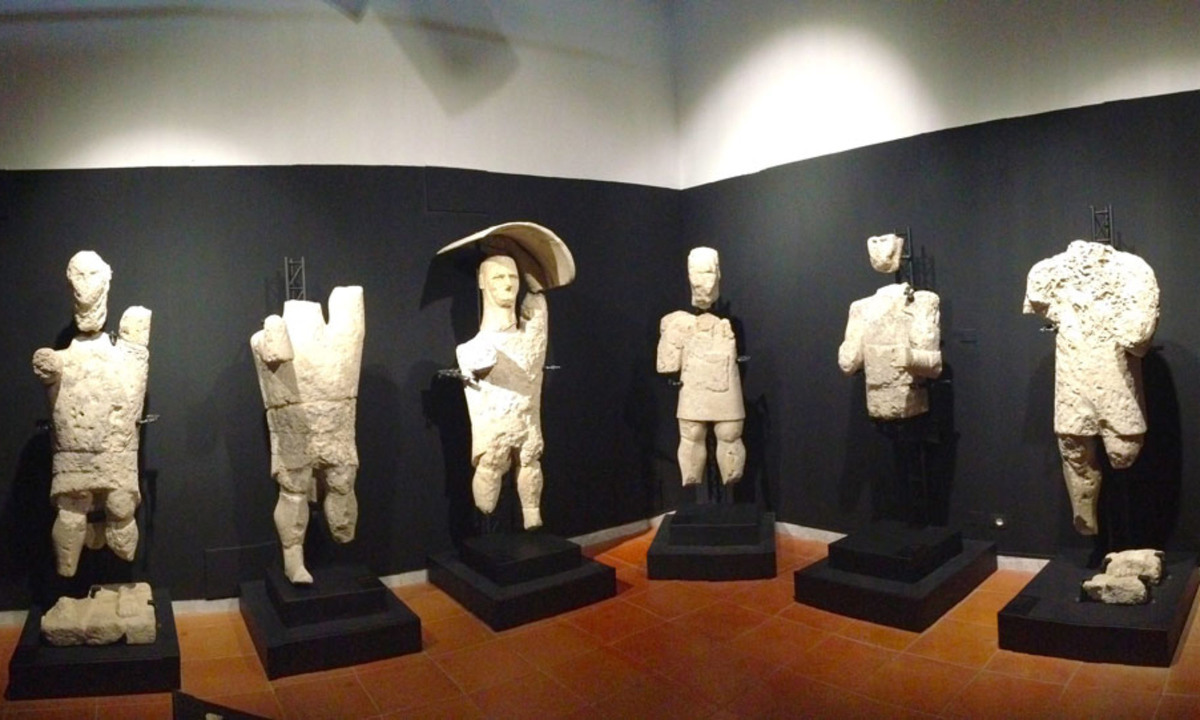 Музейная экспозиция "Гиганты Монте Прама"