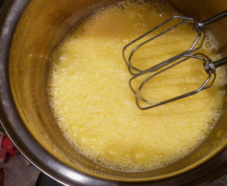 Омлет взбитый миксером. Источник фото povarenok.ru