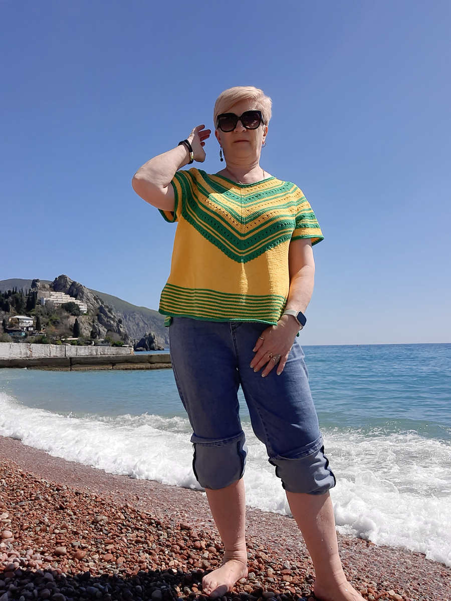 Водичка еще холодная. Но ножки я помочила.