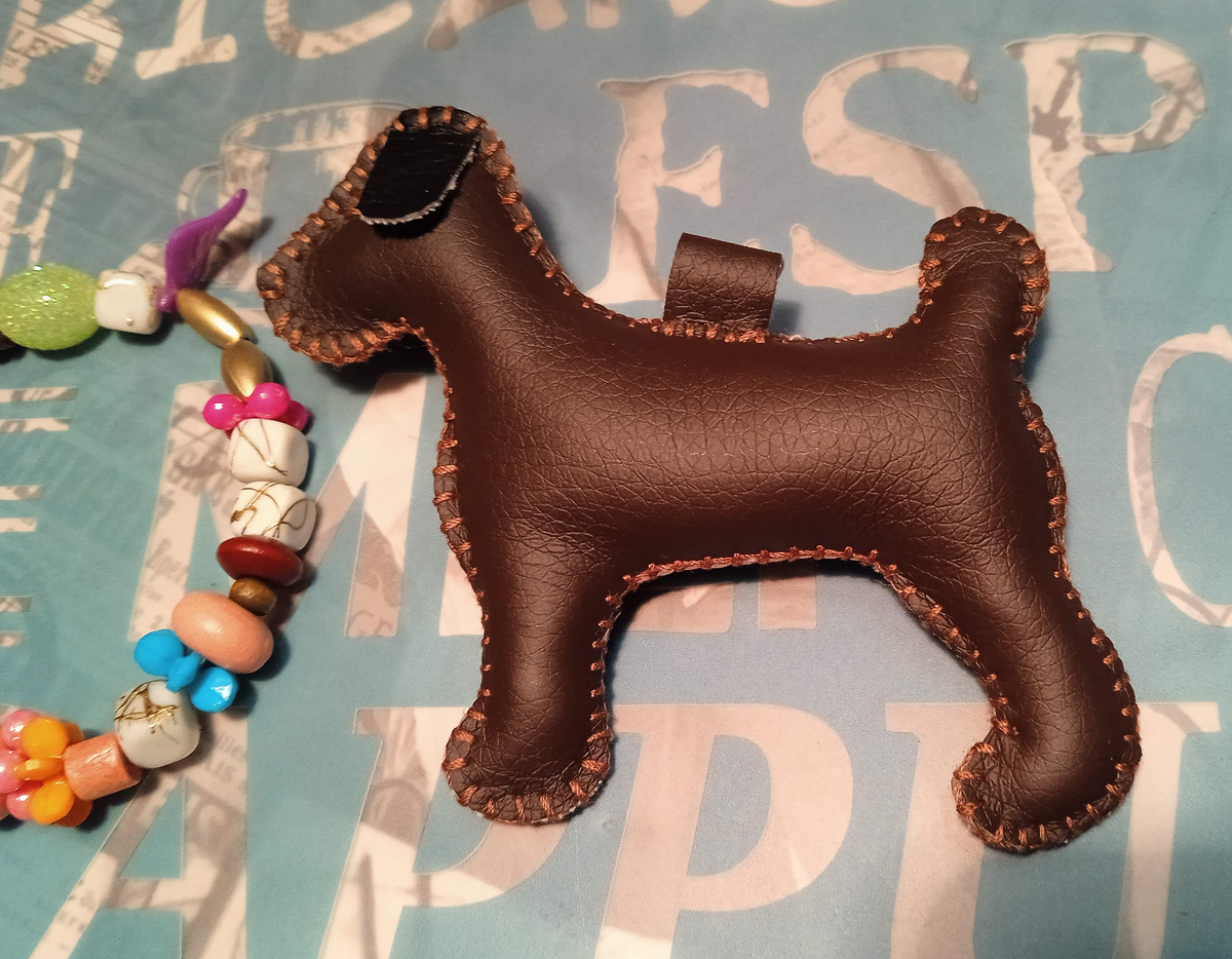 Кожаная собака - брелок