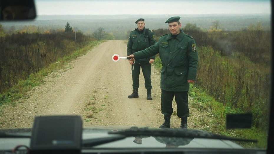    Латвийские пограничники на КПП около приграничного латвийского города Терехова, на границе с Россией. Автор фото: ITAR-TASS