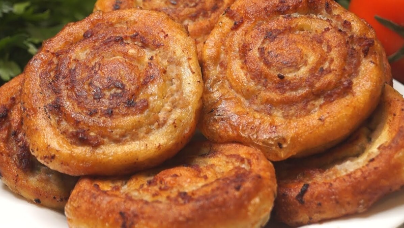 Вместо беляшей готовлю шанежки с мясом, вкус пальчики оближешь, а приготовление не занимает много времени.