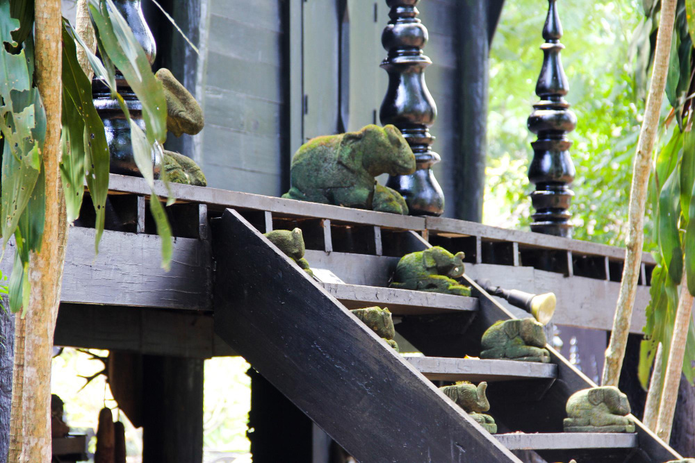 Беседка со ступеньками