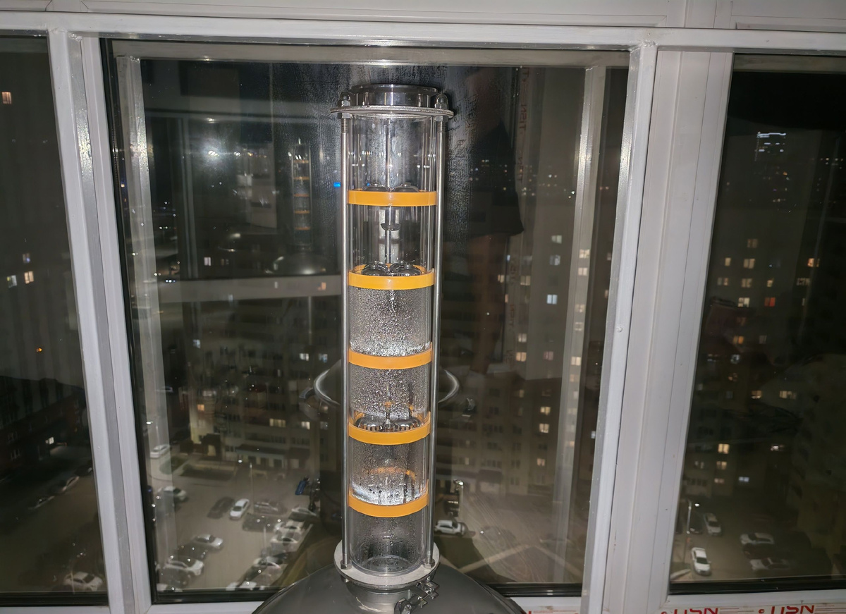 Колонна после перегонки мелассы.