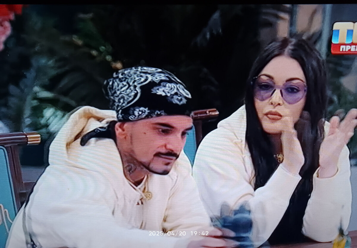 Дубцова "тюкает" своего партнёра 