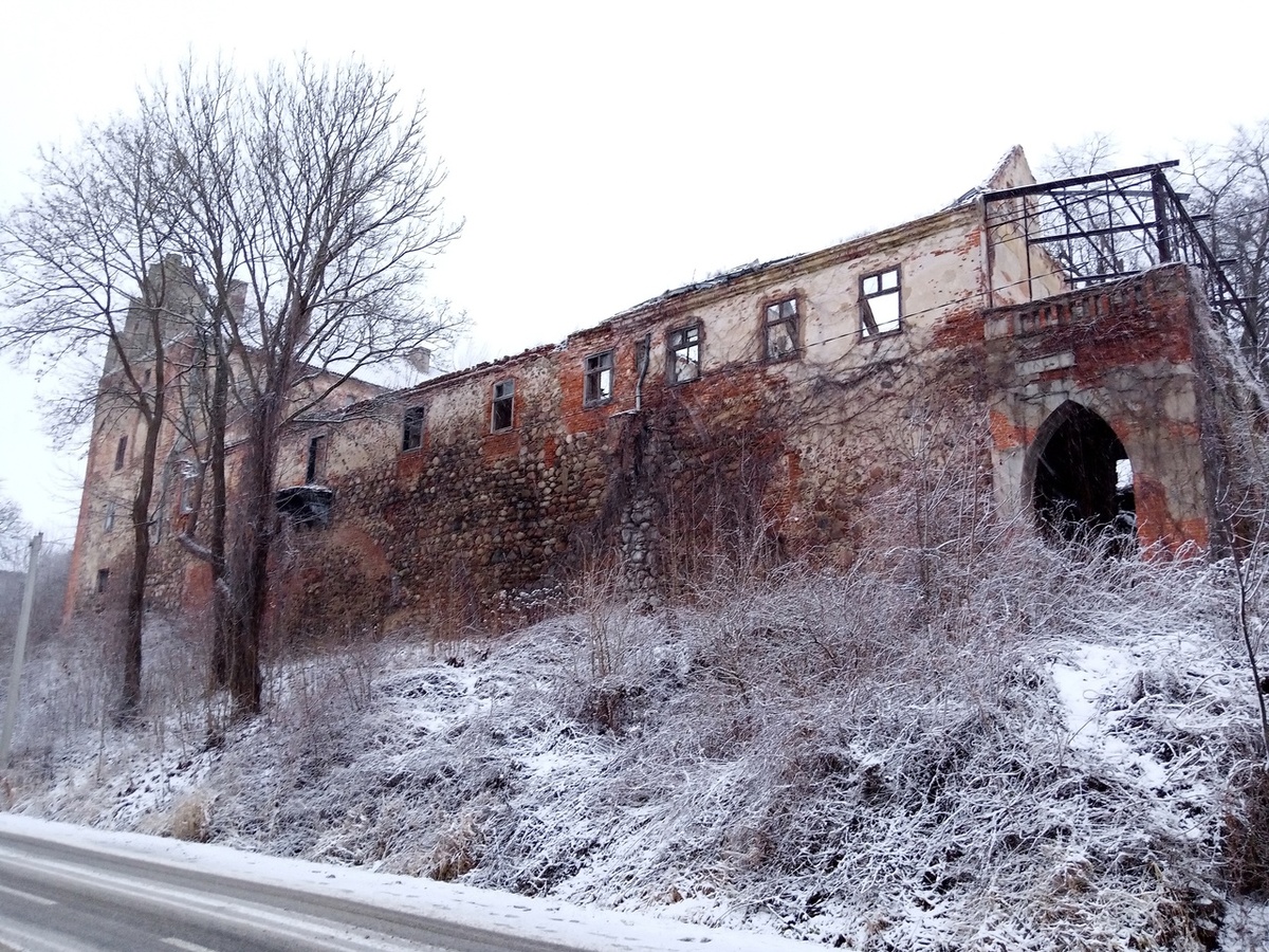 Замок Георгенбург. Сегодня РПЦ занимается его реконструкцией под собственные нужды.
