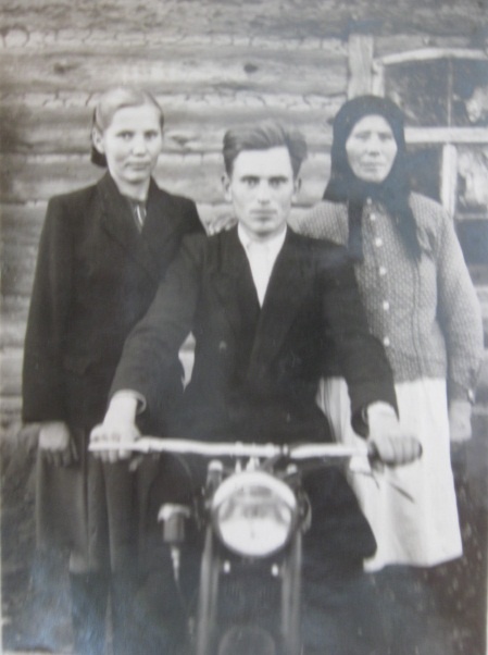 1950-е годы, Зубковы: Нина Власовна, Василий Власович, Татьяна Петровна