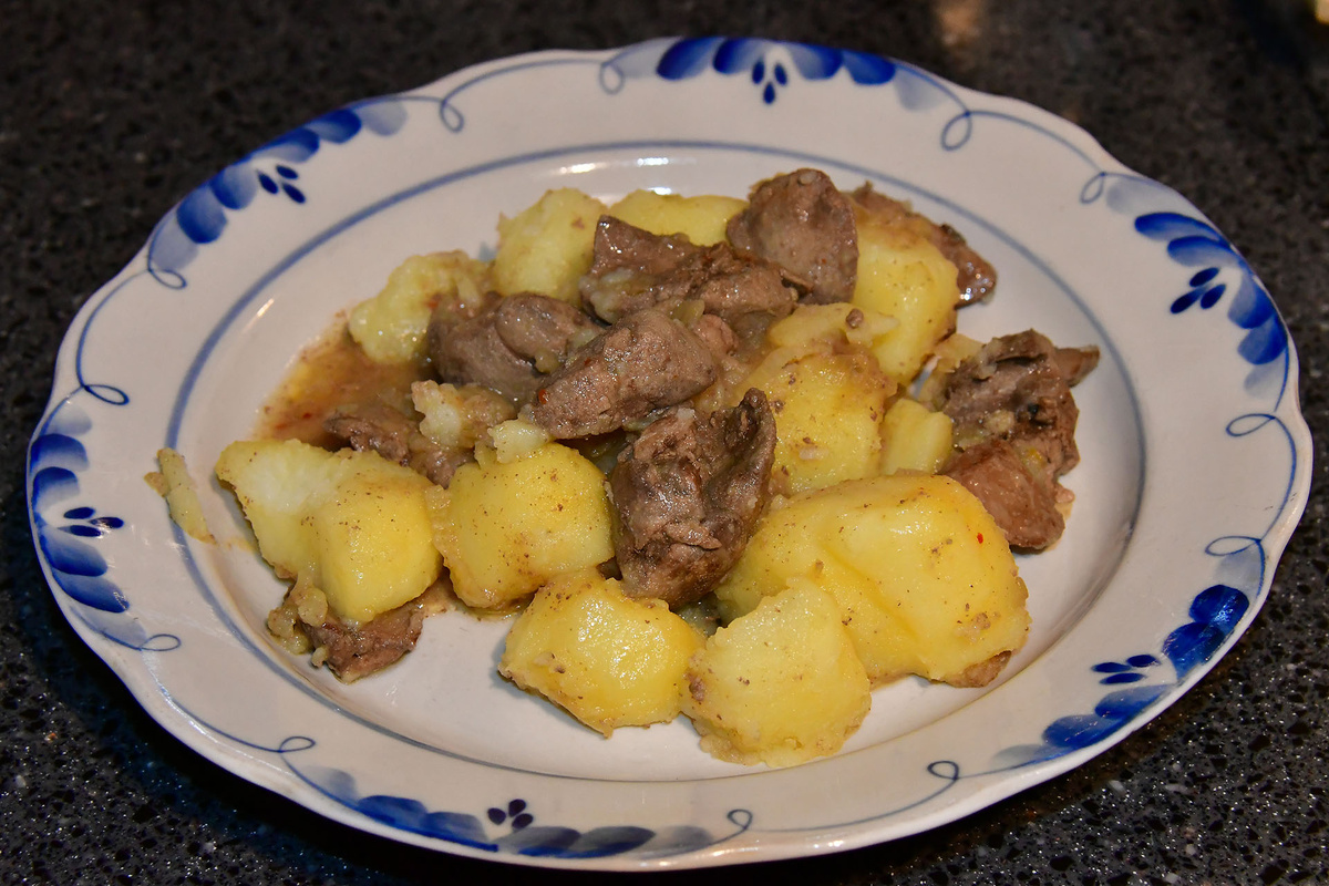 Куриная печень с картофелем