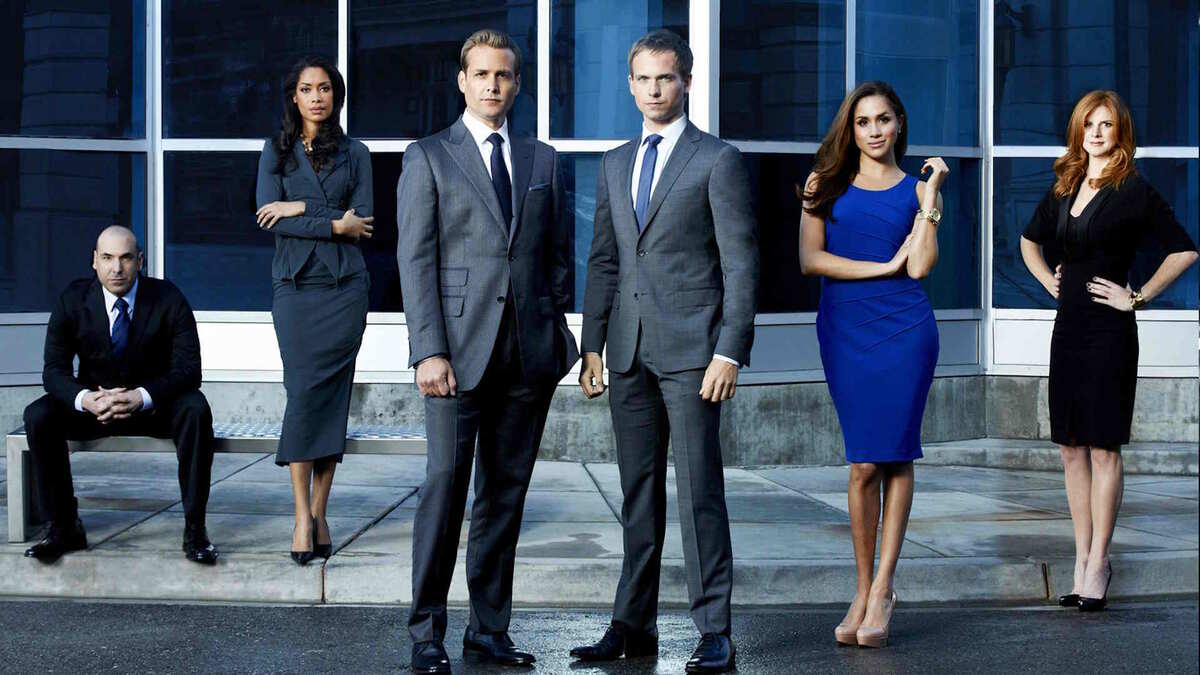 Луис, Джессика, Харви, Майк, Рейчел, Донна из сериала «Форс Мажоры»