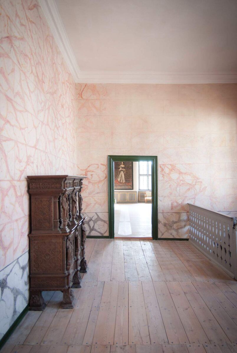 Внутри замка. Источник: Яндекс картинки