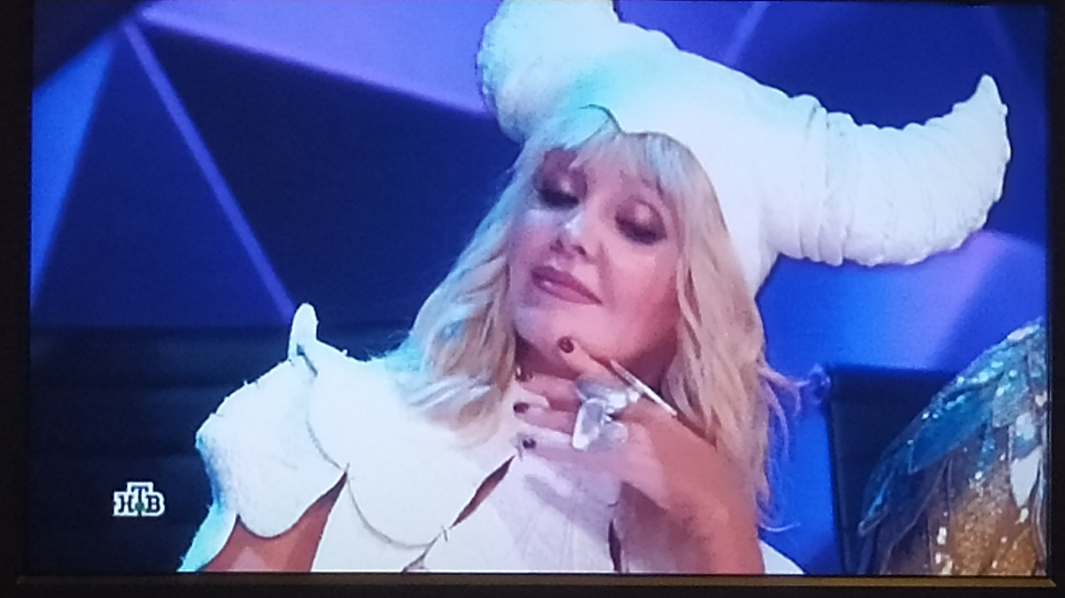 Валерия принимает поздравления.