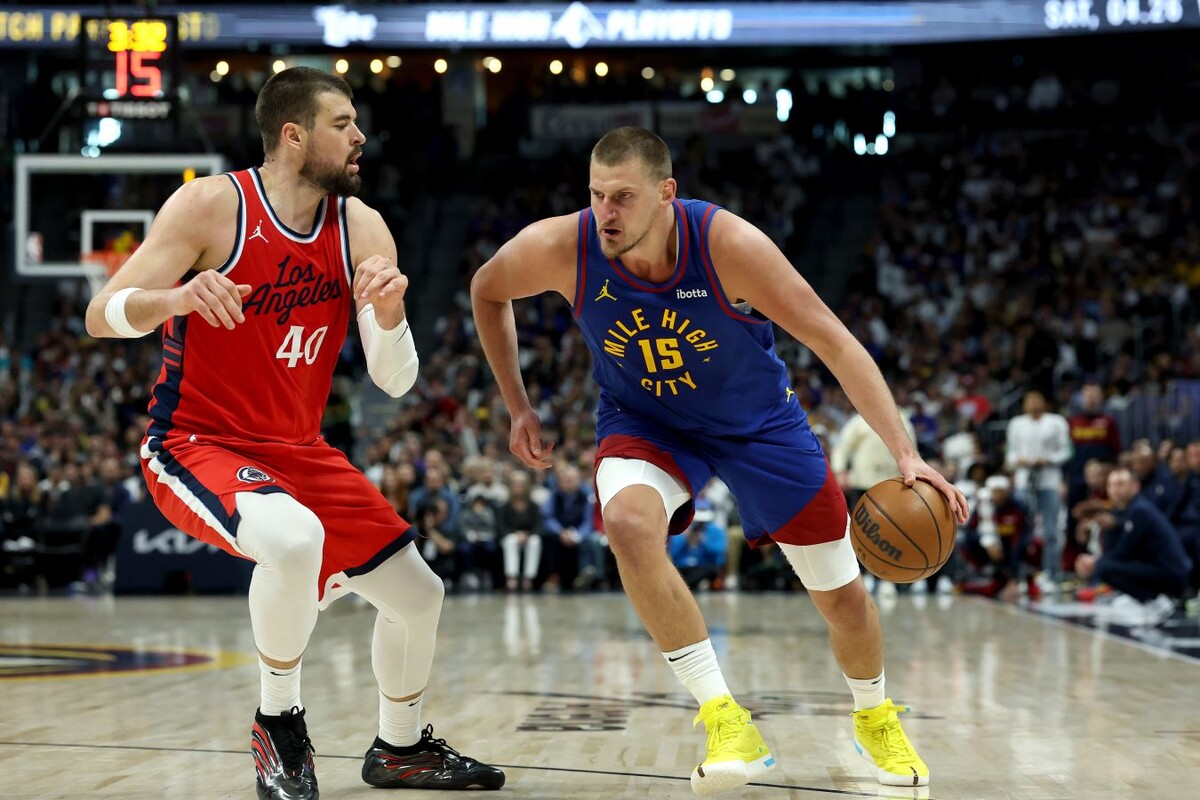 источник: https://www.tsn.ca/nba/jokic-gordon-help-denver-nuggets-rally-to-edge-los-angeles-clippers-in-game-1-1.2291692