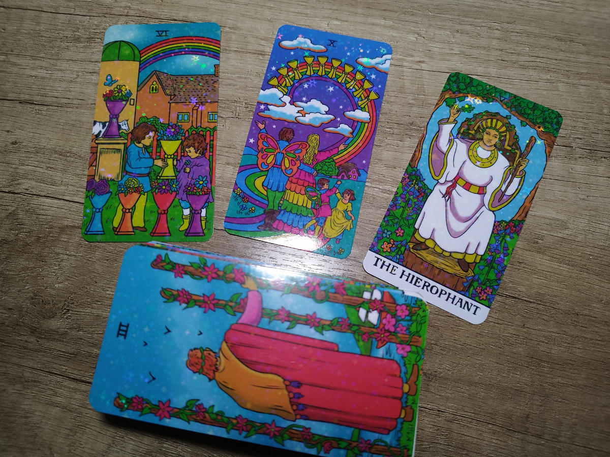 Таро расклад на неделю для Стрельцов. Фото автора.