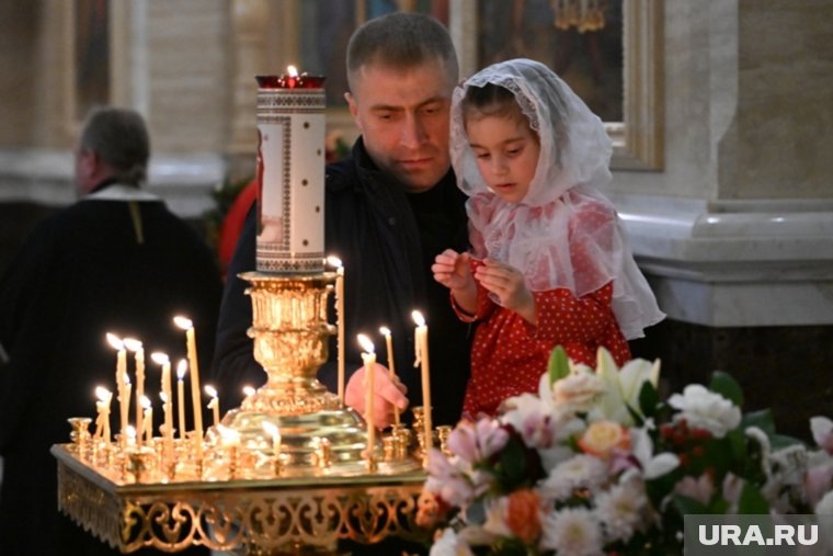 Пасхальное богослужение в Спасо-Преображенском кафедральном соборе во Владивостоке.
Фото:Виталий Аньков/РИА Новости