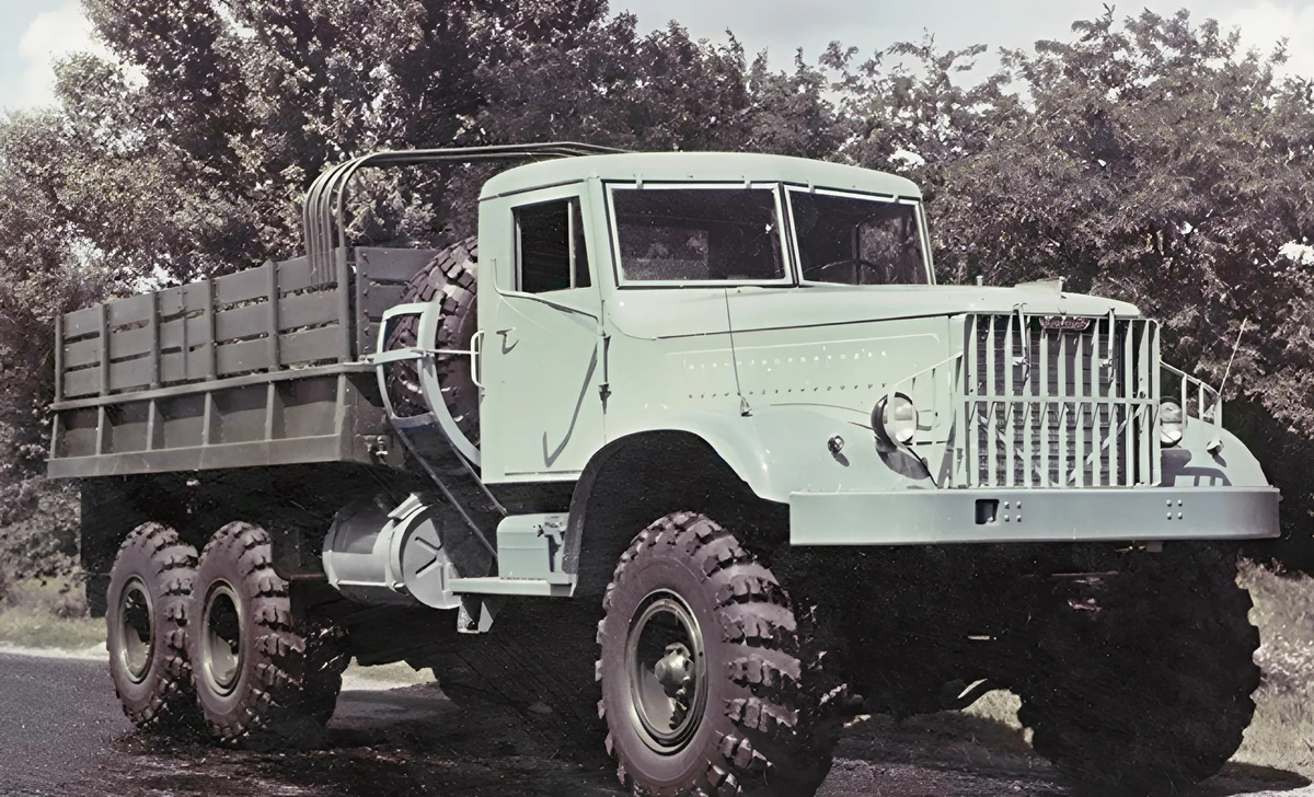 Один из первых серийных грузовиков КрАЗ-255Б
