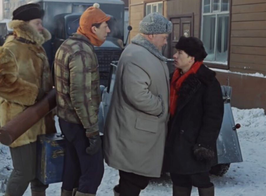 Члены экипажа А-11 докладывают председателю Государственной комиссии о готовности к старту