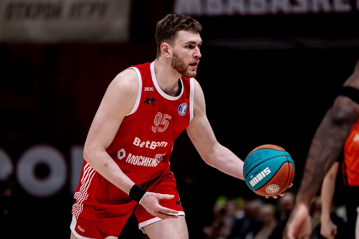 Данил Певнев в игре за МБА-МАИ