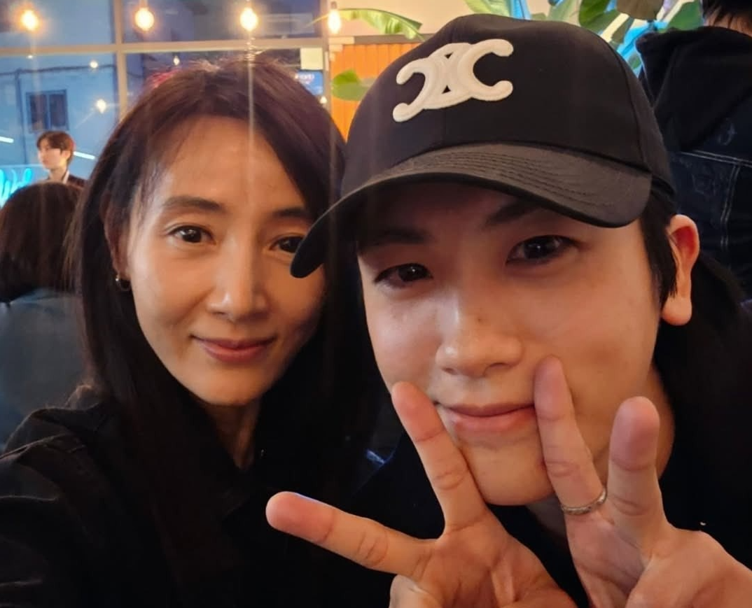 Хёншик выложил фото, как бы подтверждая их совместный поход по магазинам