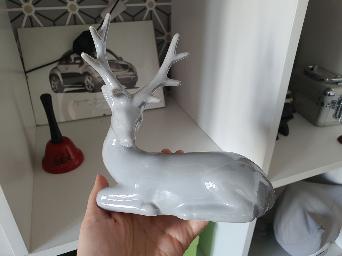 И, вроде, красивый олень, но он у меня не вызывает никаких чувств