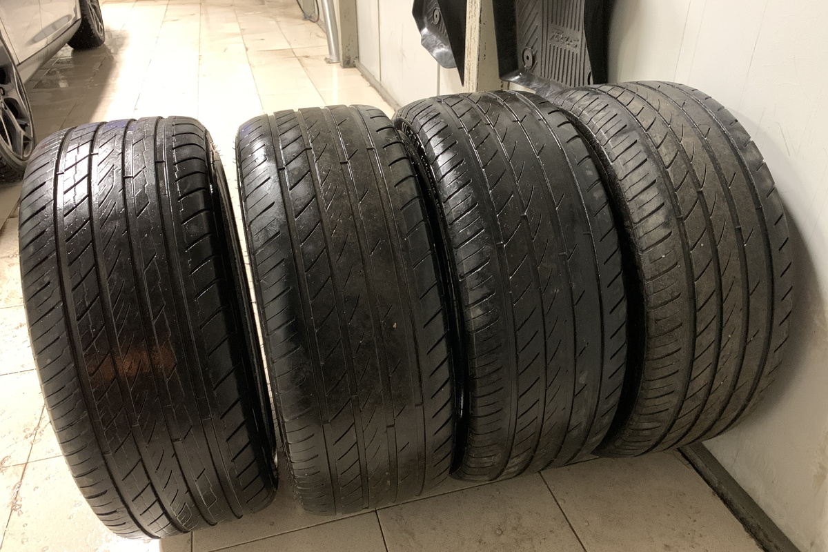 Итог: все 4 покрышки с одинаковым рисунком. Внутренняя сторона - слева у каждой