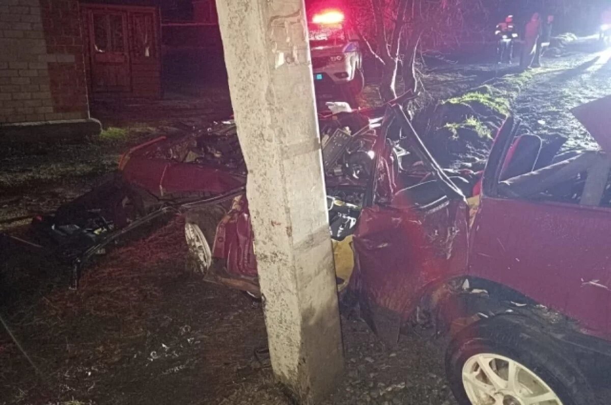    Водитель «девятки» погиб, врезавшись в столб в Бакале