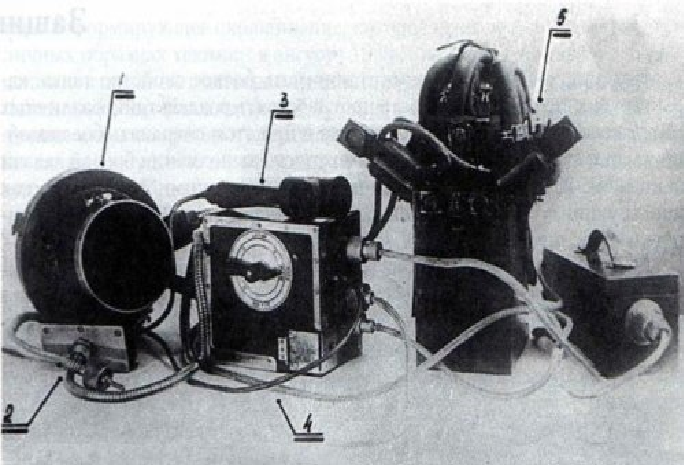 Комплект "Дудка": 1- ИК-прожектор. 2 - электрокабели. 3 - ИК-фонарик. 4 - блок управления. 5 - перископические очки.