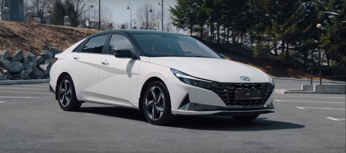 Hyundai Elantra. Источник: скриншот из VKвидео канала "Япония Транзит"