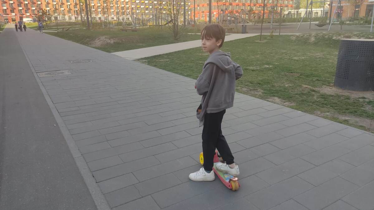 Фото архив автора. По дороге в садик. Демид.