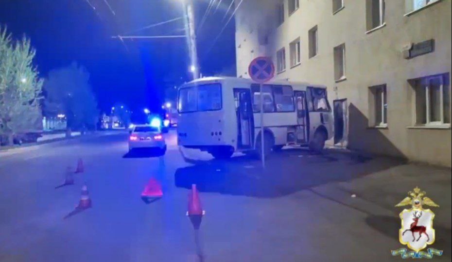    Водителя и четверых пассажиров автобуса Т-29 госпитализировали с травмами