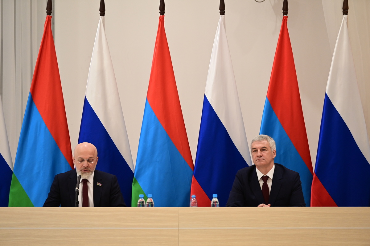 Элиссан Шандалович и Артур Парфенчиков. Фото: «Республика» / Сергей Юдин  📷
