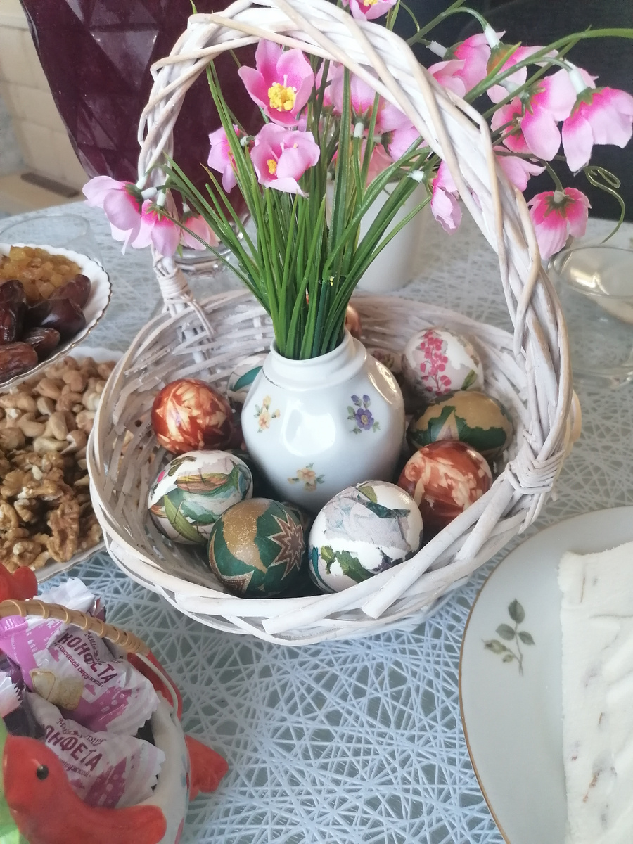 Каких только способов окраски яиц не испольховала