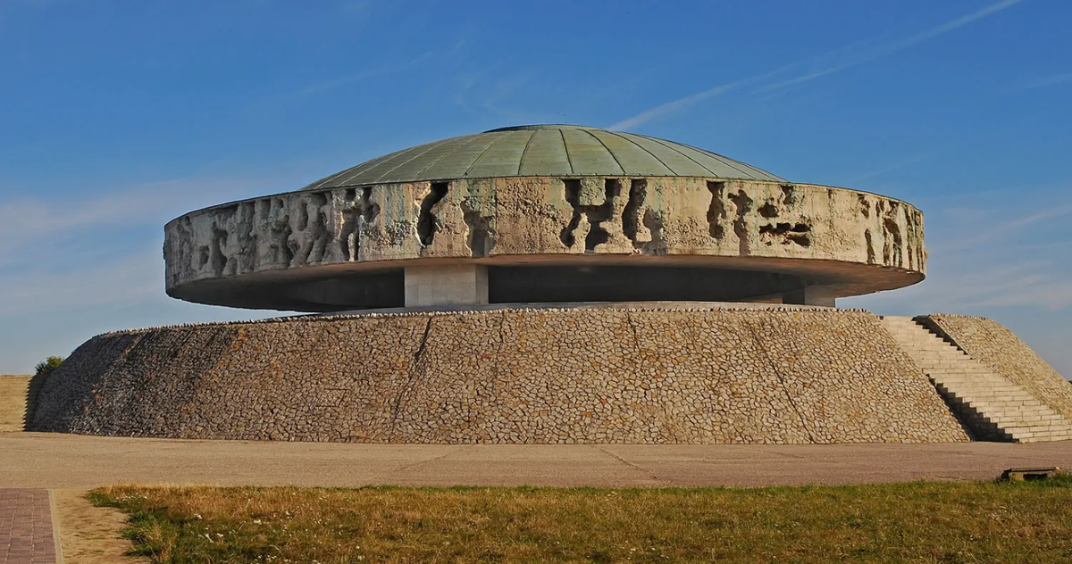 Мавзолей в Майданеке, Люблин, Польша.