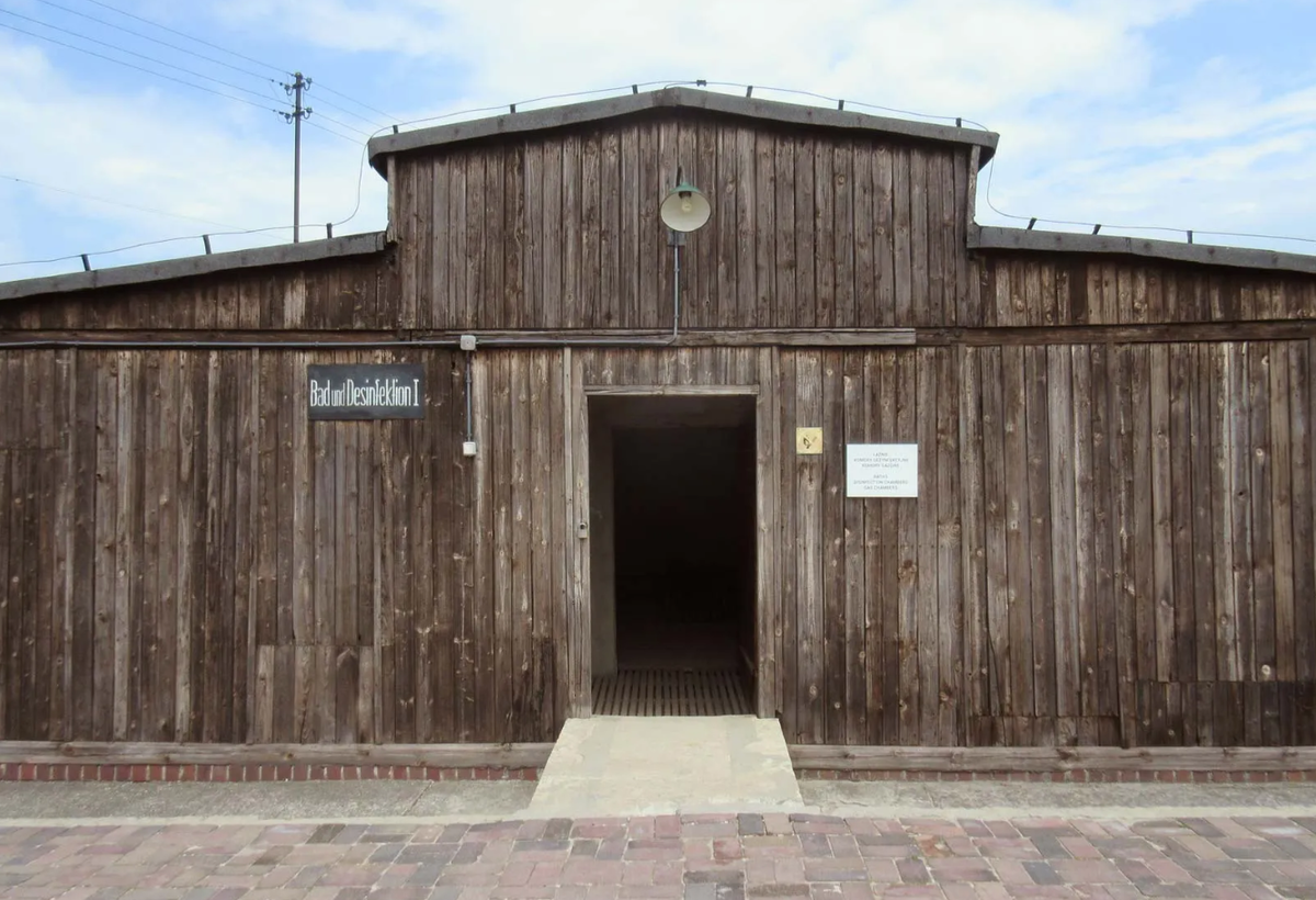 Строительство жилых бань и газовых камер в концентрационном лагере и лагере смерти Майданек, Люблин, Польша.