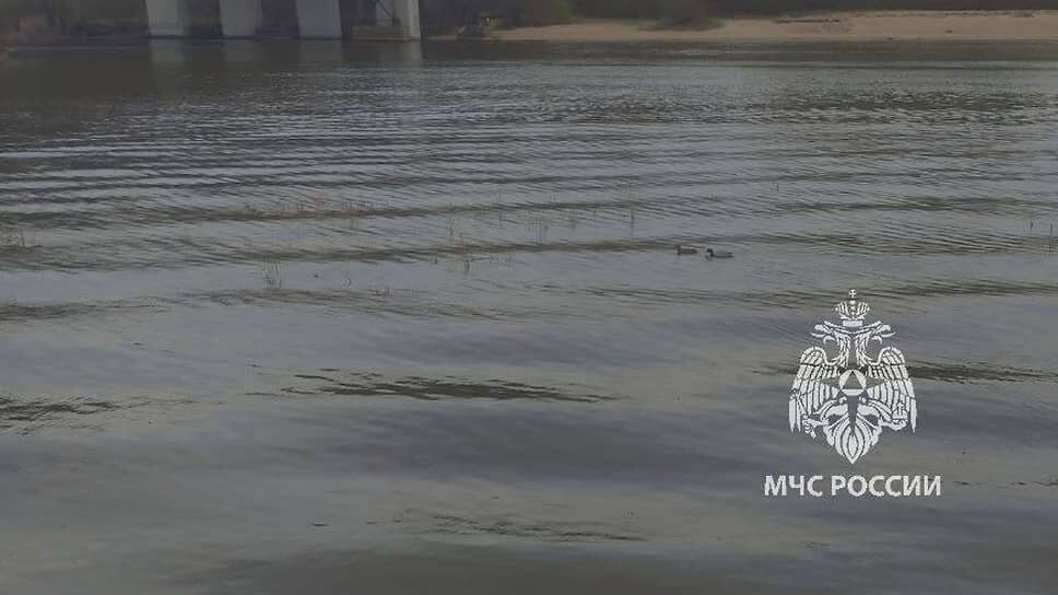 В Казани рядом со стадионом «Ак Барс» в реке нашли тело женщины.📷Фото: Пресс-служба МЧС России