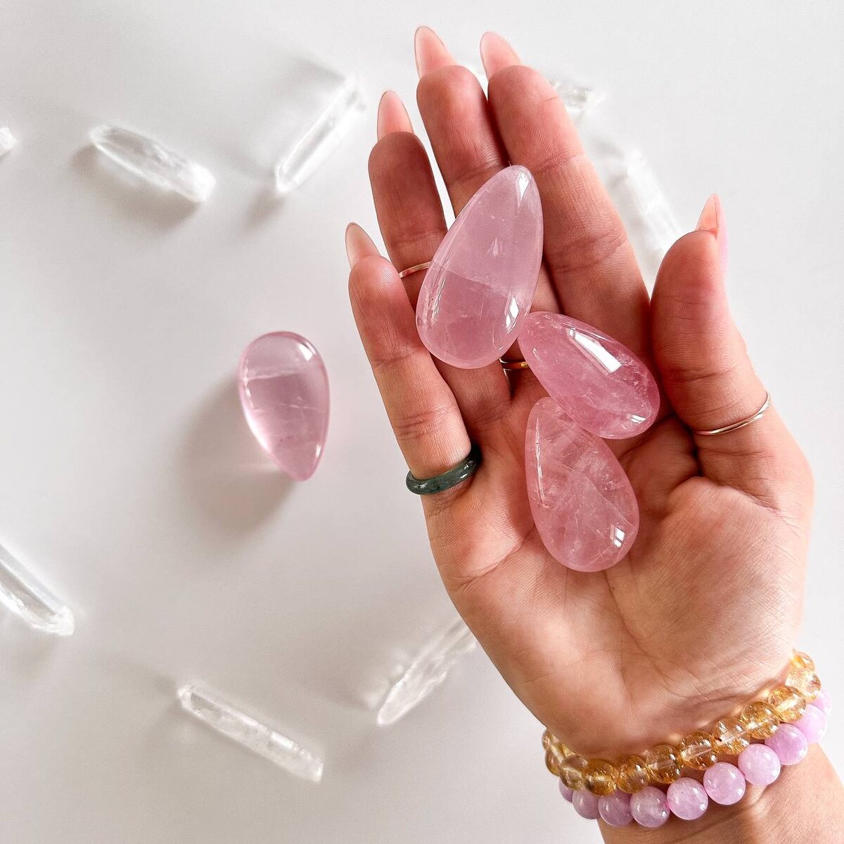 Натуральный розовый кварц Samotsvet.ru