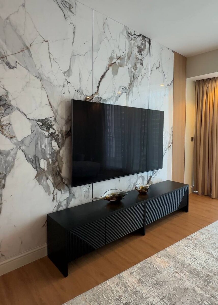 Вставки из мрамора сделали интерьер более элегантным, проект Furni в Дубае 