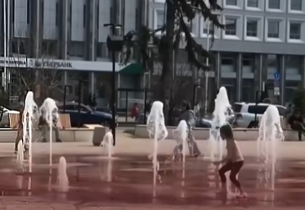    Фонтан открылся на площади около КЗ \