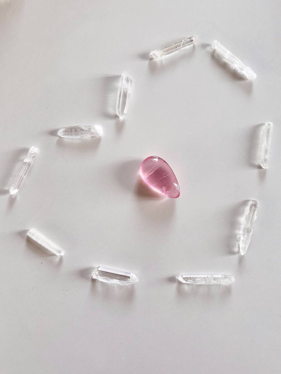 Кристаллы розового и прозрачного кварца Samotsvet.ru