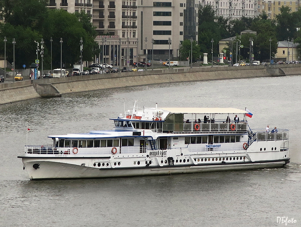 Теплоход "Вещий Олег"